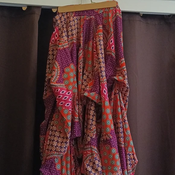 Woman's skirt - Picture 1 of 9